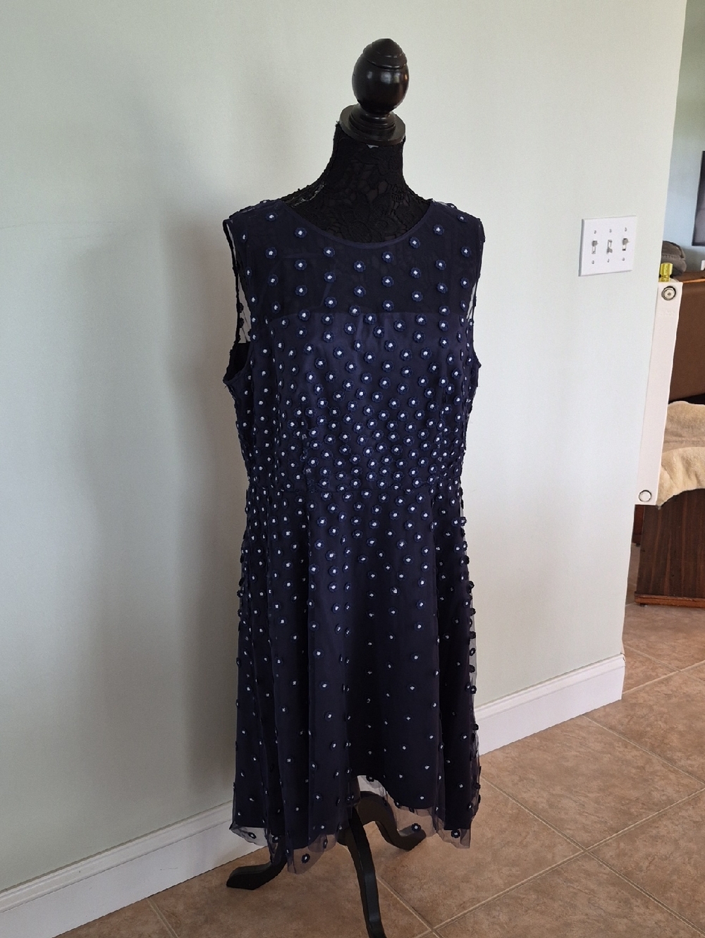Tahari..18 - Picture 5 of 15